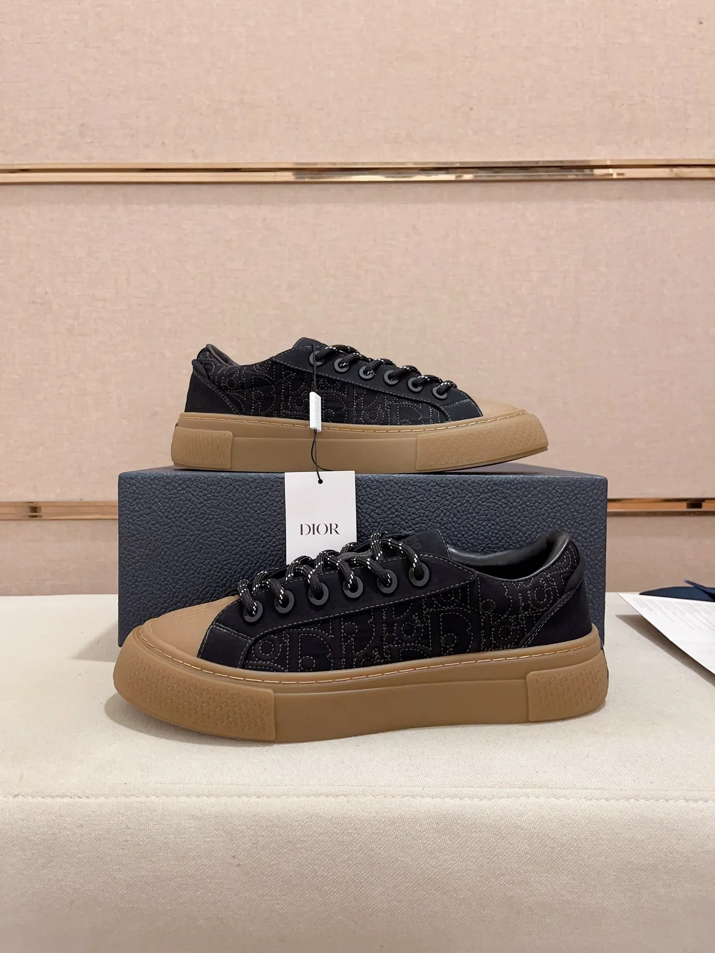 Men's shoes 💰: 680💰 [Dior·Dior] Top 🔍Couple model 💏🔍New casual sports style couple shoes, new four-season design, perfect workmanship, lace-up lazy style to create cabinet quality, upper: imported first-layer cowhide, sheepskin lining is soft and comfortable, ultra-light TPU wear-resistant outsole, simple, versatile fashion men's shoes, excellent color code number 35--44